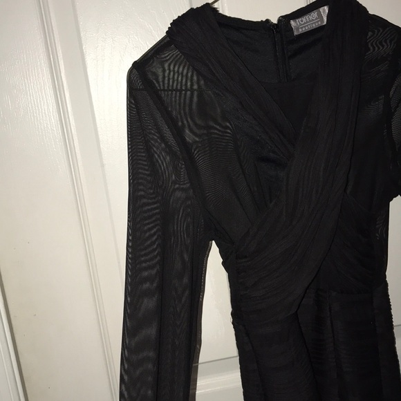 Selling dress in middle - Picture 5 of 5